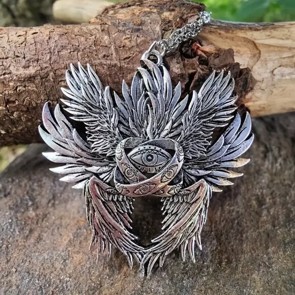 Angel Wings Horus Eye Pendant Necklace on an 18 inch silver neck chain with box - Picture 1 of 2